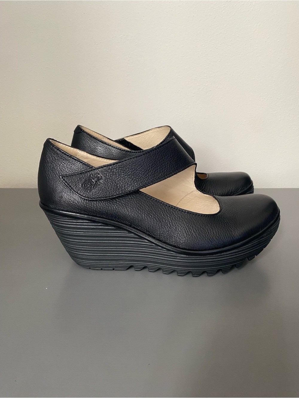 Fly London P500682000 Size 40 EU (US 9–9.5) NWOT Platform Comfort Shoes